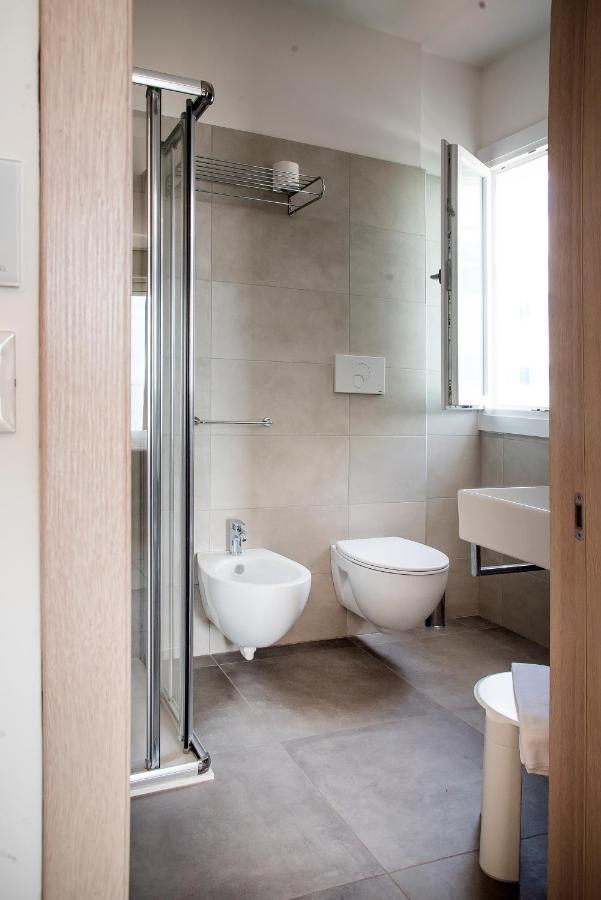 Deluxe Dreibettzimmer mit Terrasse und Meerblick